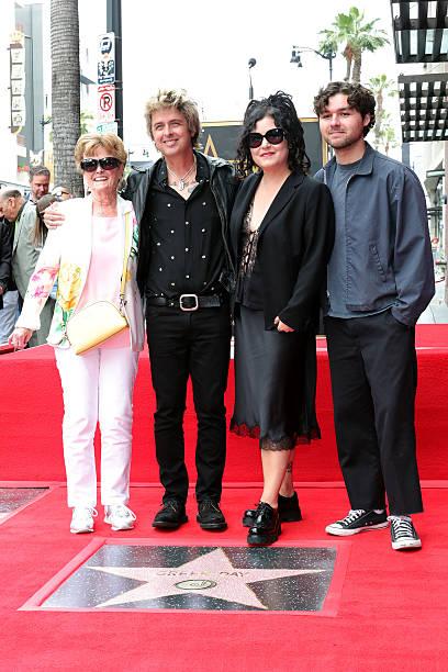 Green Day Estrella en Paseo de la Fama: Un Legado de Punk-Rock Incorruptible 12 gettyimages 2212958028 612x612 1-