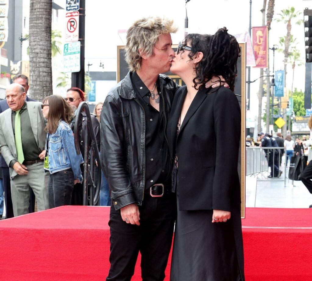 Green Day Estrella en Paseo de la Fama: Un Legado de Punk-Rock Incorruptible 6 wife-