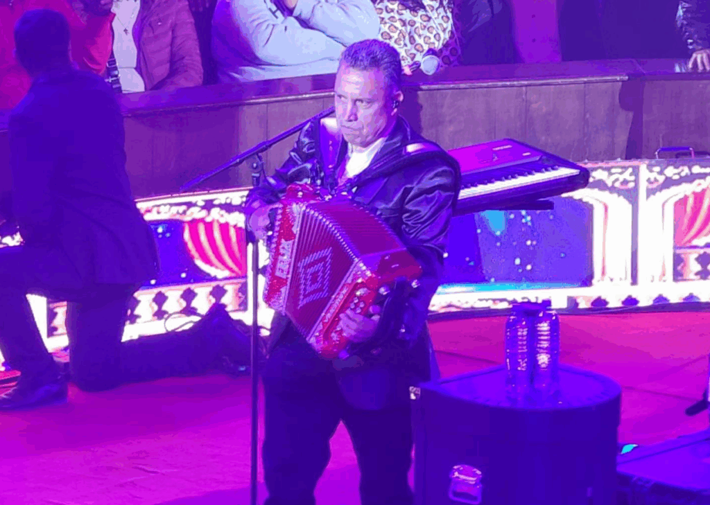 Conjunto Primavera enamora al Palenque de Tlaxcala