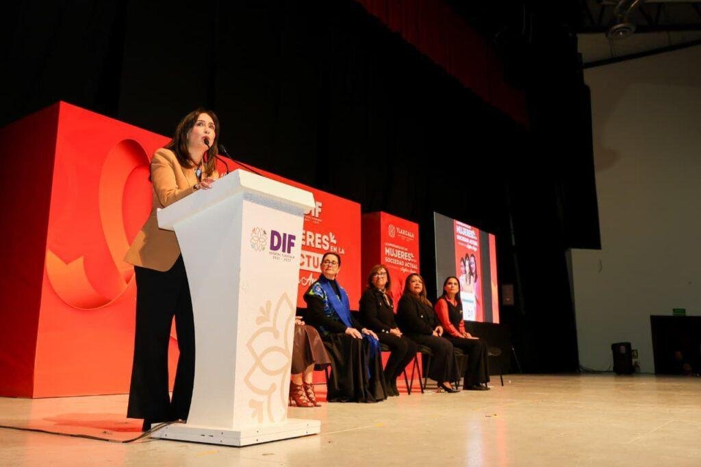 Angélica Aragón “Visión Femenil”