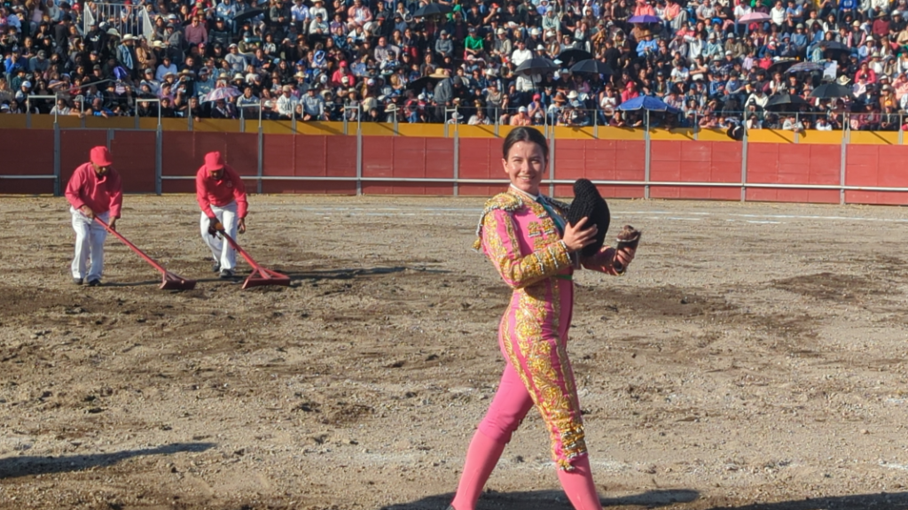 Corrida Mixta en Hueyotlipan: El encuentro entre la leyenda Angelino y la promesa Miriam Cabas 3 Corrida Mixta en Hueyotlipan