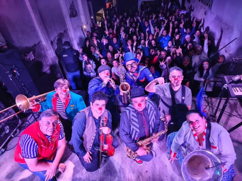 Triciclo Circus Band en Tlaxcala: Boletos y detalles del concierto en Liverpub 2 Gracias Pachuca y gracias al @jardin canibal por la hospitalidad. Nos hicieron sentir en casa. 1-